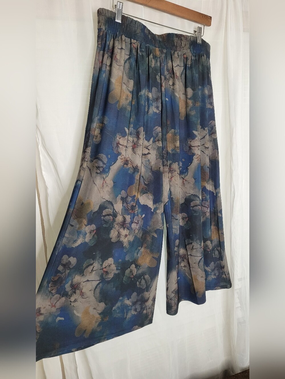 Whimsigoth Wide Leg Capri Pant Size L/XL High Rise Floral Moody